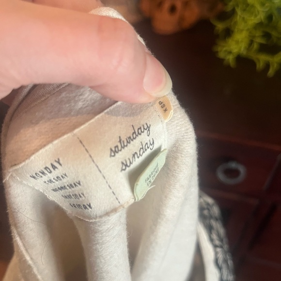 Anthropologie Saturday Sunday Floral Embroidered Sweatshirt Sz XS petite - Picture 4 of 4